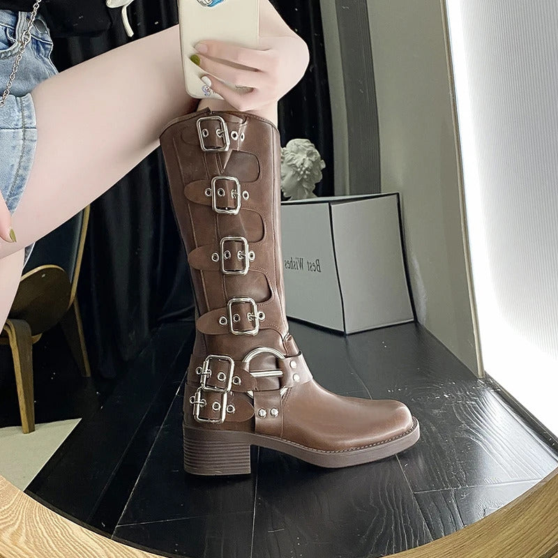 KATE - Kniehohe Stiefel aus PU-Leder mit Schnalle