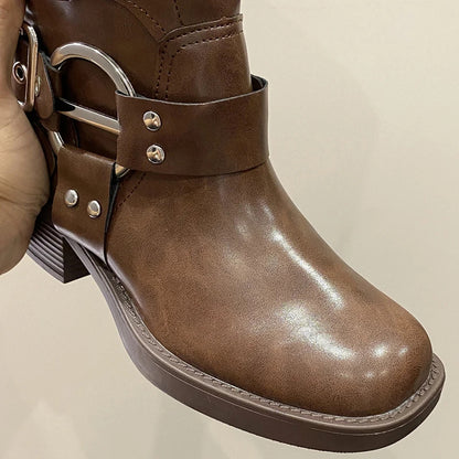 KATE - Kniehohe Stiefel aus PU-Leder mit Schnalle