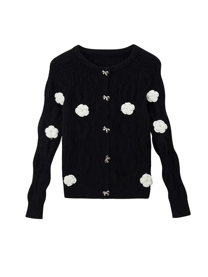 STEFFY - Elegante Pullover in Schwarz mit 3D-Blumen und Einreihung